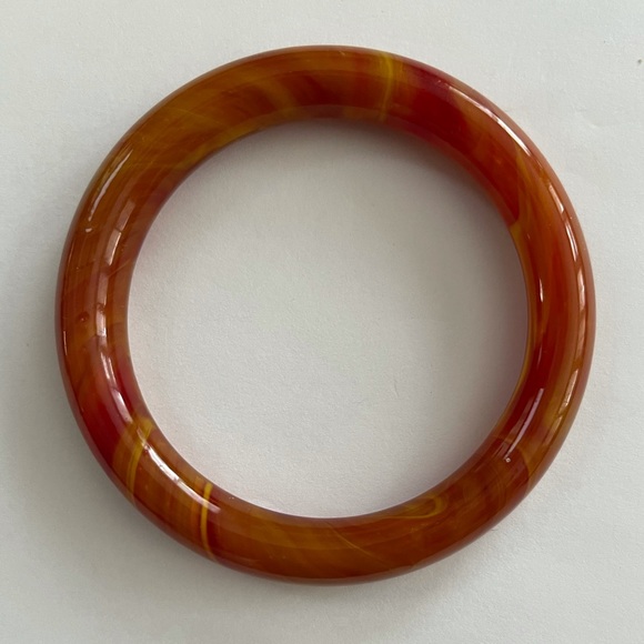 Golden orange glass bangle bracelet - Picture 2 of 4